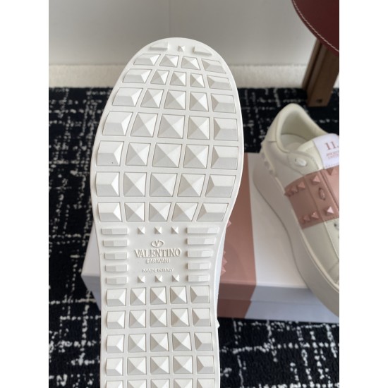 Valentino Shoes Top Quality
Women size 35-41
Men size 39-45