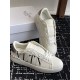 Valentino Shoes Top Quality
Women size 35-41
Men size 39-45