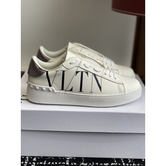 Valentino Shoes Top Quality
Women size 35-41
Men size 39-45