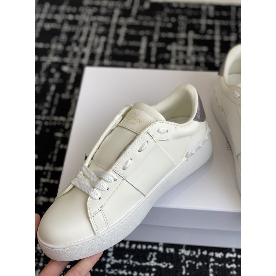 Valentino Shoes Top Quality
Women size 35-41
Men size 39-45