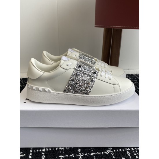 Valentino Shoes Top Quality
Women size 35-41
Men size 39-45