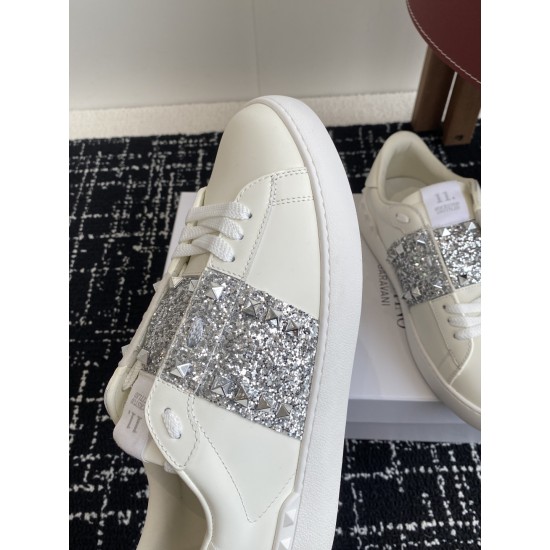 Valentino Shoes Top Quality
Women size 35-41
Men size 39-45
