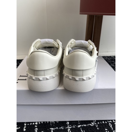 Valentino Shoes Top Quality
Women size 35-41
Men size 39-45