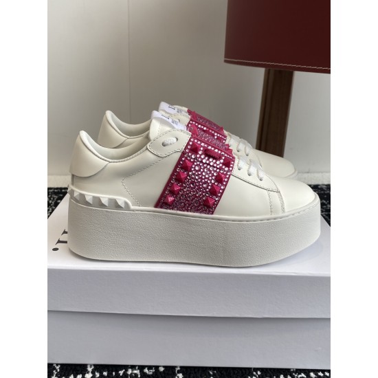 Valentino Shoes Top Quality
Women size 35-41
Men size 39-45