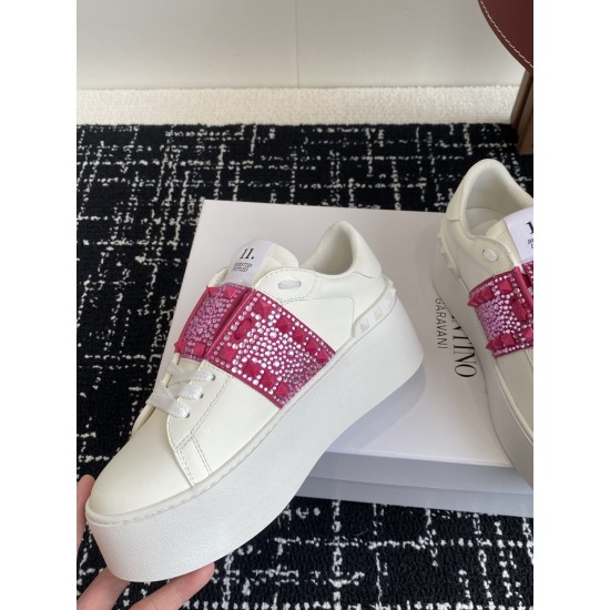 Valentino Shoes Top Quality
Women size 35-41
Men size 39-45