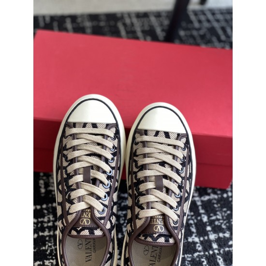 Valentino Shoes Top Quality
Women size 35-41
Men size 39-45