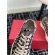 Valentino Shoes Top Quality
Women size 35-41
Men size 39-45