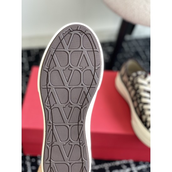 Valentino Shoes Top Quality
Women size 35-41
Men size 39-45