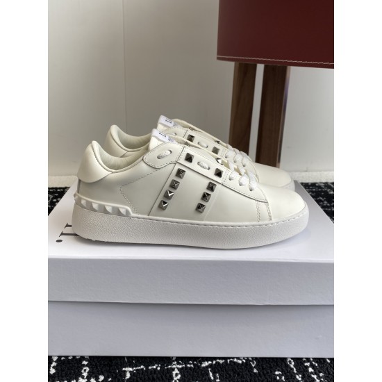 Valentino Shoes Top Quality
Women size 35-41
Men size 39-45