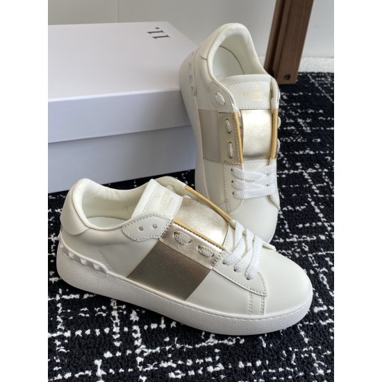 Valentino Shoes Top Quality
Women size 35-41
Men size 39-45