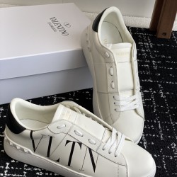 Valentino Shoes Top Quality
Women size 35-41
Men size 39-45