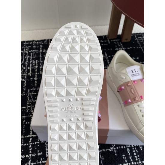 Valentino Shoes Top Quality
Women size 35-41
Men size 39-45