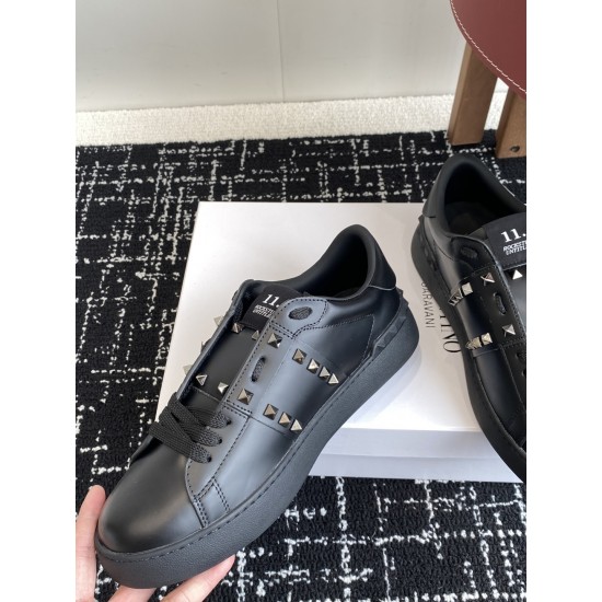 Valentino Shoes Top Quality
Women size 35-41
Men size 39-45