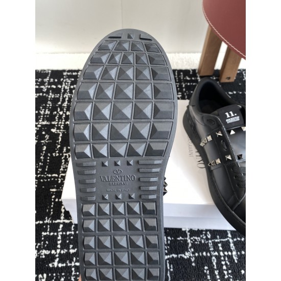 Valentino Shoes Top Quality
Women size 35-41
Men size 39-45