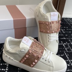 Valentino Shoes Top Quality
Women size 35-41
Men size 39-45