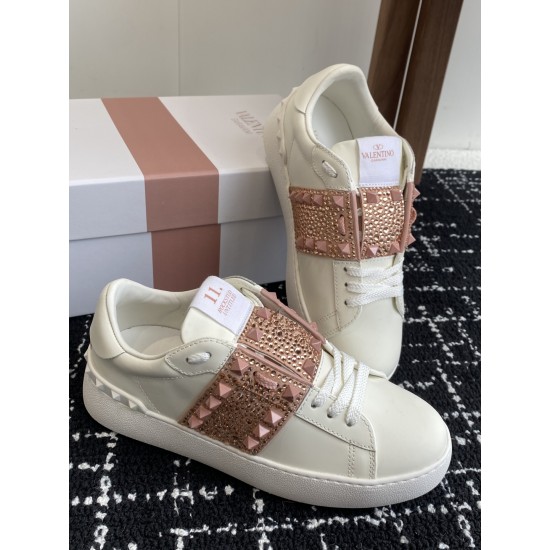 Valentino Shoes Top Quality
Women size 35-41
Men size 39-45