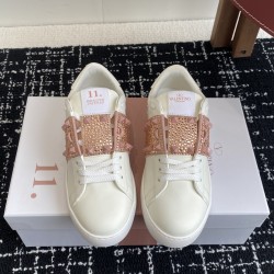 Valentino Shoes Top Quality
Women size 35-41
Men size 39-45