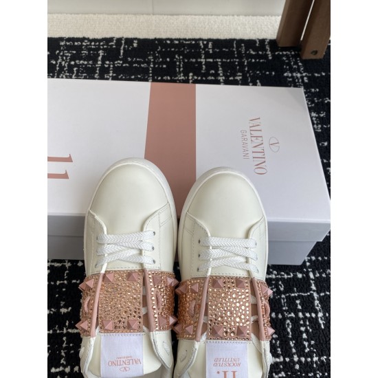 Valentino Shoes Top Quality
Women size 35-41
Men size 39-45