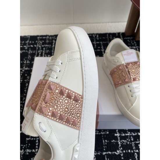 Valentino Shoes Top Quality
Women size 35-41
Men size 39-45