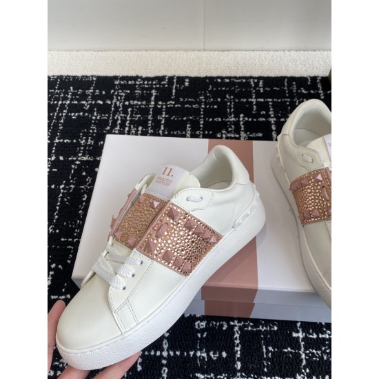 Valentino Shoes Top Quality
Women size 35-41
Men size 39-45
