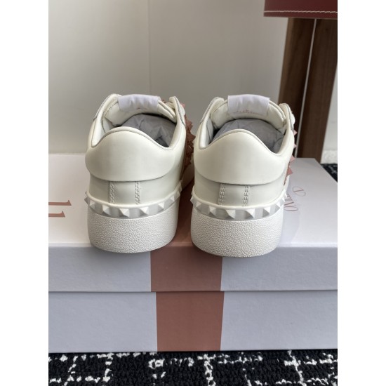 Valentino Shoes Top Quality
Women size 35-41
Men size 39-45