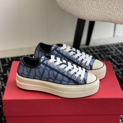 Valentino Shoes Top Quality
Women size 35-41
Men size 39-45