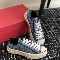 Valentino Shoes Top Quality
Women size 35-41
Men size 39-45