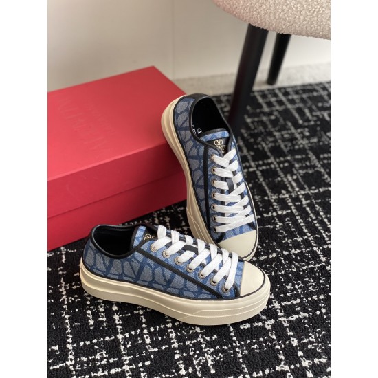 Valentino Shoes Top Quality
Women size 35-41
Men size 39-45