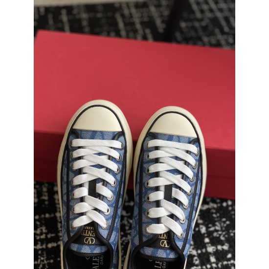 Valentino Shoes Top Quality
Women size 35-41
Men size 39-45