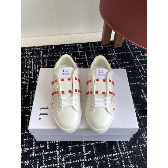 Valentino Shoes Top Quality
Women size 35-41
Men size 39-45