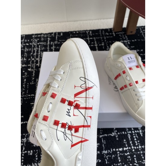 Valentino Shoes Top Quality
Women size 35-41
Men size 39-45