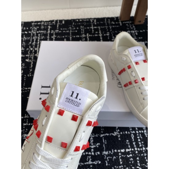 Valentino Shoes Top Quality
Women size 35-41
Men size 39-45