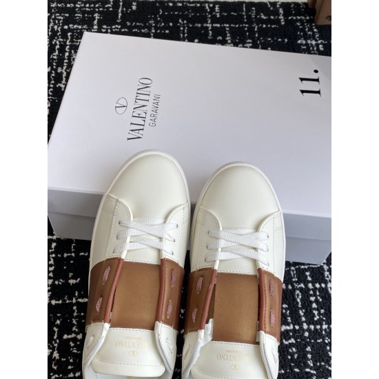 Valentino Shoes Top Quality
Women size 35-41
Men size 39-45