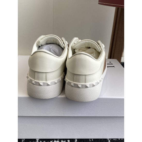 Valentino Shoes Top Quality
Women size 35-41
Men size 39-45