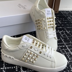 Valentino Shoes Top Quality
Women size 35-41
Men size 39-45