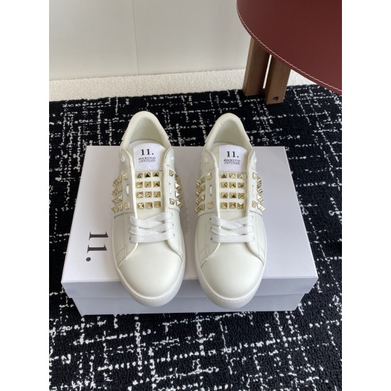 Valentino Shoes Top Quality
Women size 35-41
Men size 39-45
