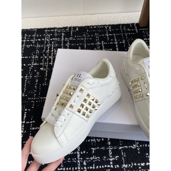 Valentino Shoes Top Quality
Women size 35-41
Men size 39-45