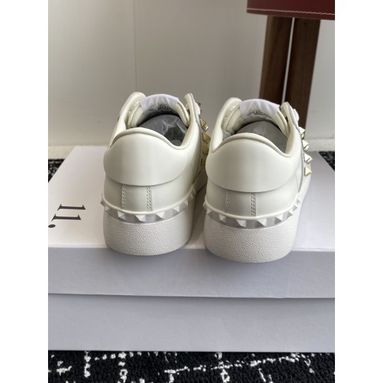 Valentino Shoes Top Quality
Women size 35-41
Men size 39-45