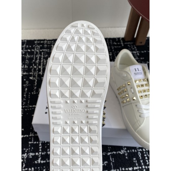 Valentino Shoes Top Quality
Women size 35-41
Men size 39-45