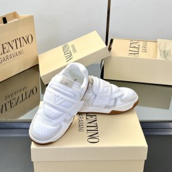 Valentino Shoes Top Quality
Women size 35-41
Men size 39-45