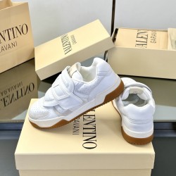 Valentino Shoes Top Quality
Women size 35-41
Men size 39-45