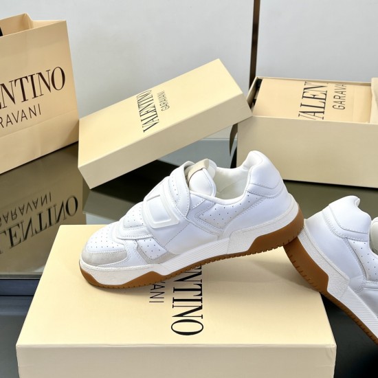 Valentino Shoes Top Quality
Women size 35-41
Men size 39-45