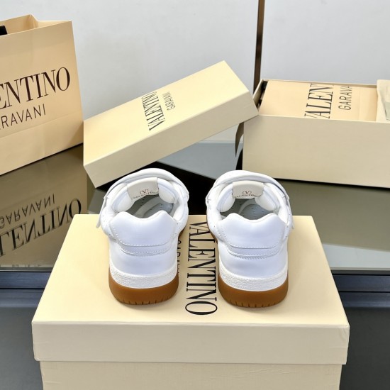 Valentino Shoes Top Quality
Women size 35-41
Men size 39-45