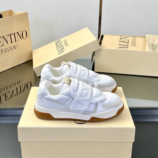 Valentino Shoes Top Quality
Women size 35-41
Men size 39-45