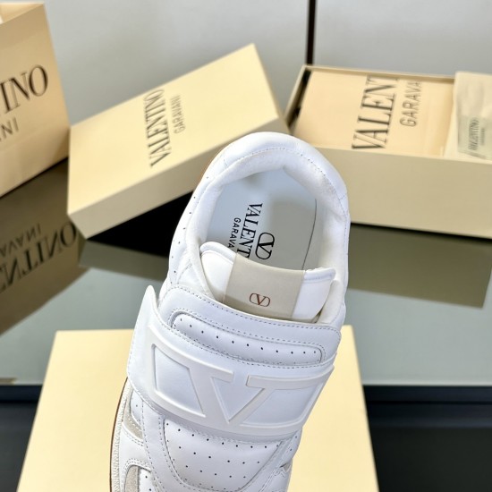 Valentino Shoes Top Quality
Women size 35-41
Men size 39-45