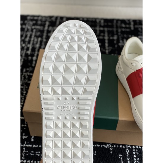 Valentino Shoes Top Quality
Women size 35-41
Men size 39-45