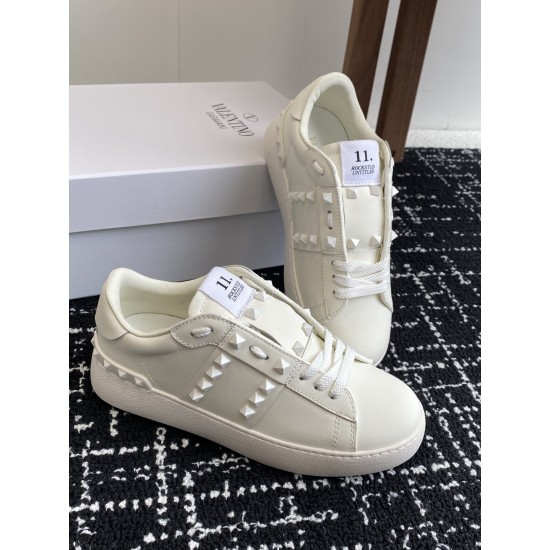 Valentino Shoes Top Quality
Women size 35-41
Men size 39-45
