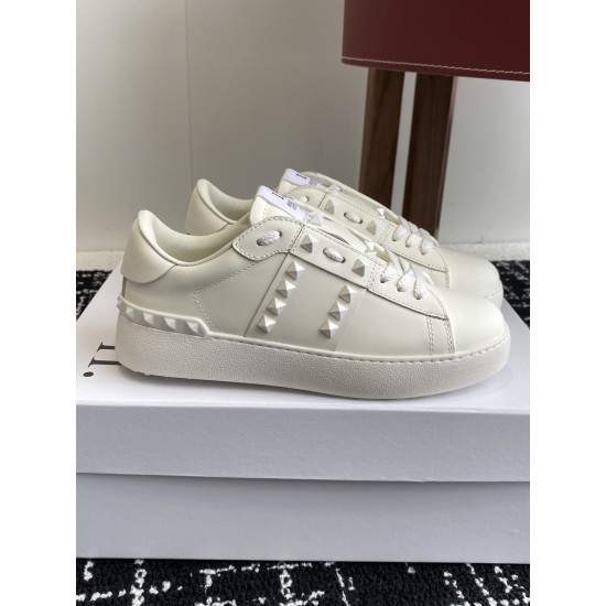 Valentino Shoes Top Quality
Women size 35-41
Men size 39-45