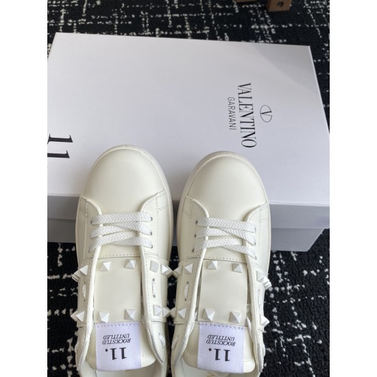 Valentino Shoes Top Quality
Women size 35-41
Men size 39-45