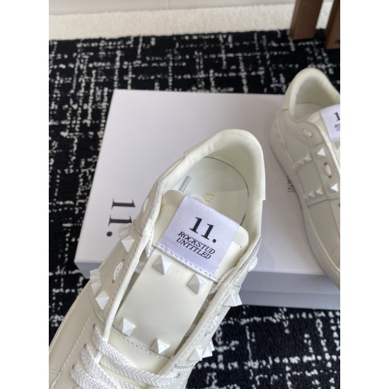 Valentino Shoes Top Quality
Women size 35-41
Men size 39-45